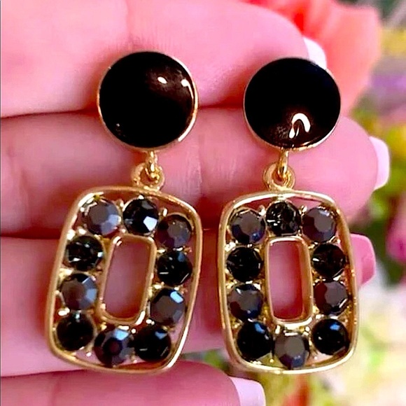 Lovergirl Boutique Jewelry - Elegant Black and Gold Dangle Earrings